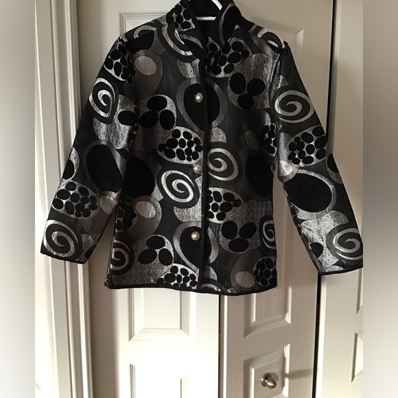 Black & Silver jacket (reverses to Sliver & Black) - Picture 2 of 4